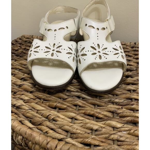 SAS Sunburst Heel Strap Sandals White Leather Eyelet Floral Comfort Women’s 9N - Picture 4 of 9